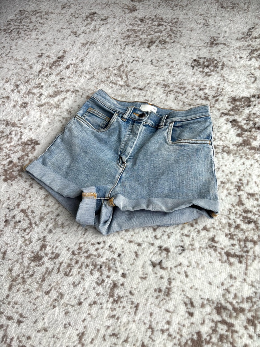Aritzia Wilfred Free Light Wash Denim Roll-Cuff Women’s Shorts - Picture 4 of 7